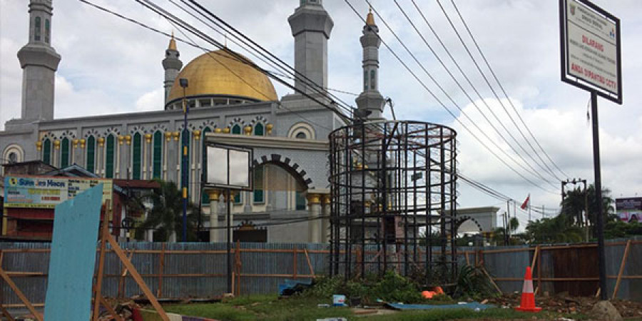 PENGHIAS KOTA: Pembangunan tugu penghargaan yang ditarget rampung Desember mendatang.