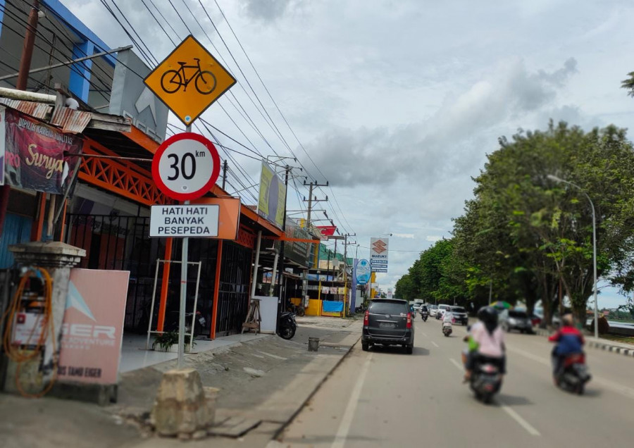 Rambu-rambu yang dipasang oleh Dishub Kukar (Foto: Reza Fahlevi/Korankaltim.com)