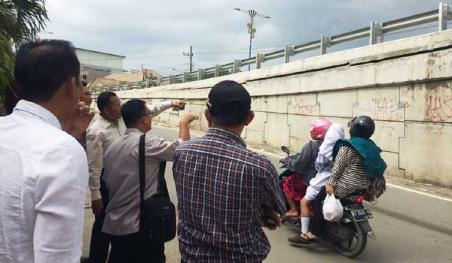 Penurunan oprit flyover dianggap hal biasa saja