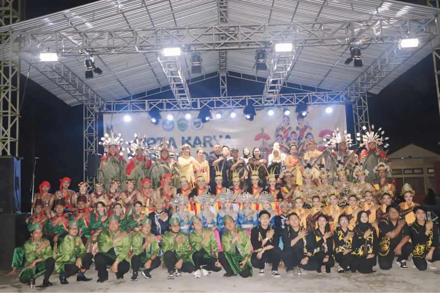 Pelestarian budaya Kaltim lewat suguhan Tari Kolosal “Wonderland of Banua Etam” di UPTD Taman Budaya Kaltim. (Foto: Diskominfo Kaltim)