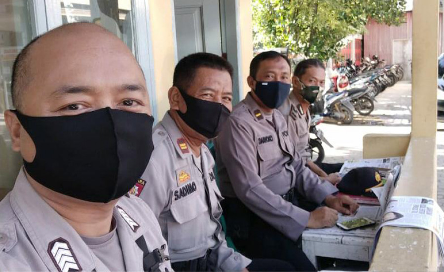 Anggota dari jajaran Polresta Samarinda dan Polsek saat pengamanan di KPU Samarinda.(Foto:Ist)