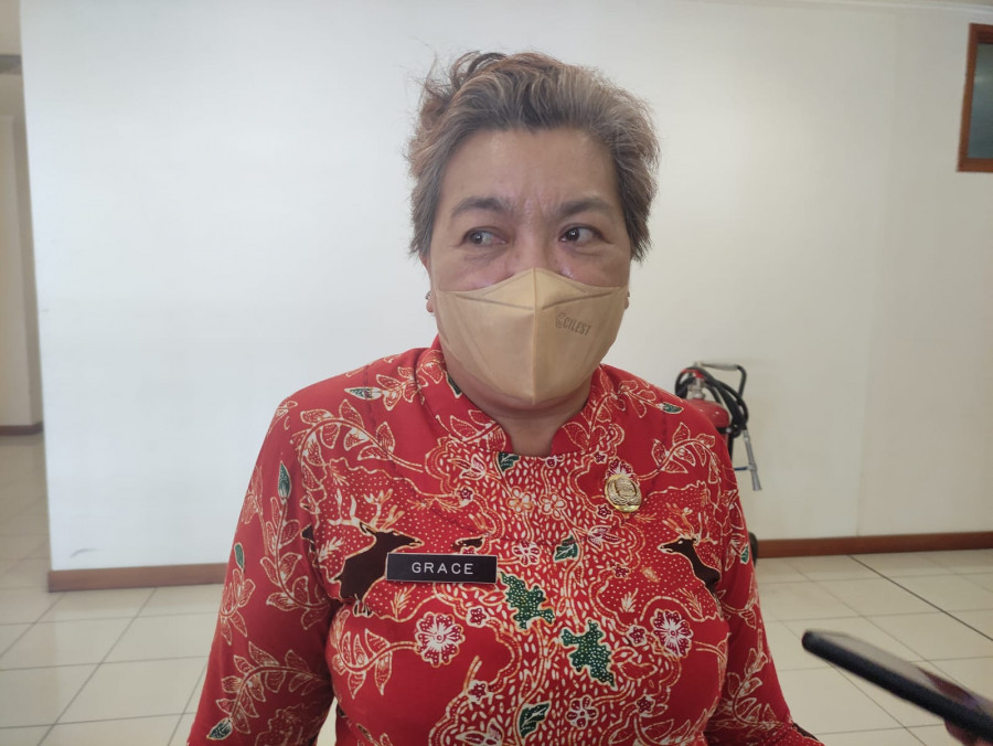 Kepala Dinas Kesehatan Jensje Grace Makisurat. (Erwin/KK)