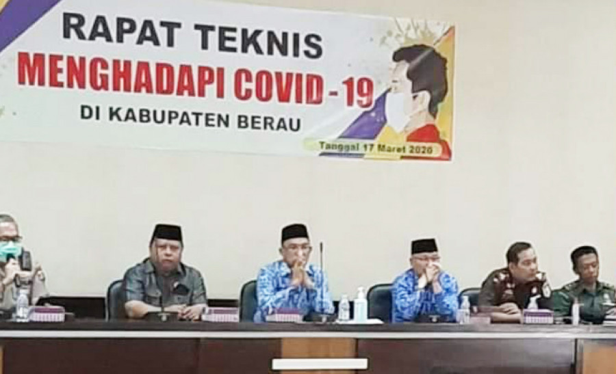 Rapat teknis menghadapi Covid 19 di ruang rapat Sangalaki komplek Kantor Bupati Berau, Kalimantan Timur. (Foto : indra/korankaltimcom)
