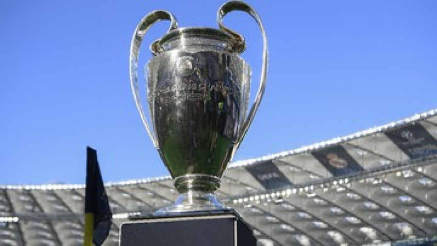 Trofi Liga Champions. (Foto: LLUIS GENE / AFP)
