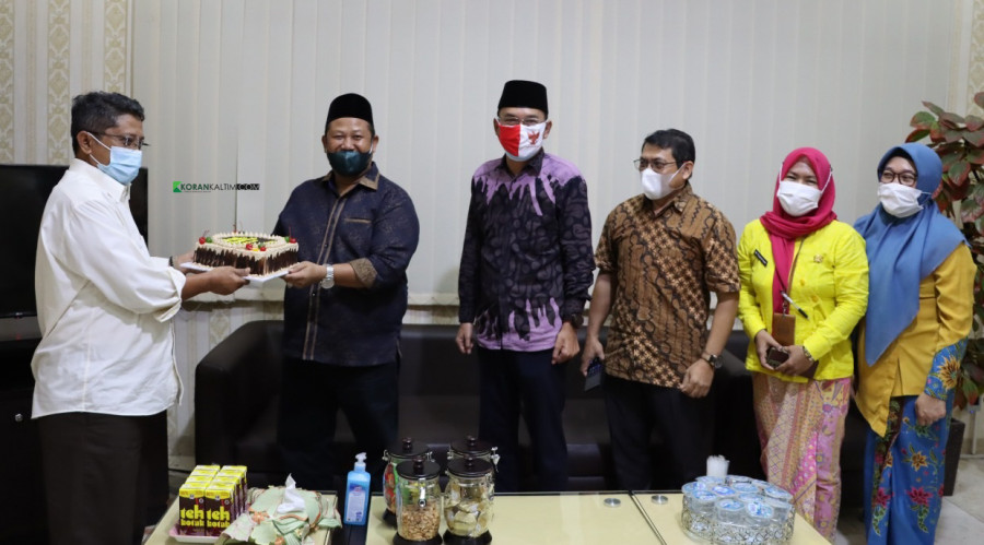Kunjungan DPRD Kukar dipimpin langsung Ketua DPRD ke Kejaksaan Negeri dan Disambut langsung Kajari (Foto: Heri/korankaltim.com)