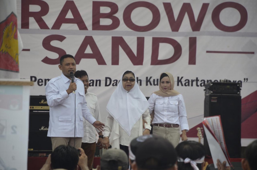Ibunda rita widyasari, dayang kartini saat menghadiri rapat umum BPD prabowo sandi