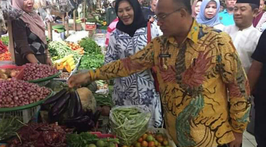 Bupati Berau Muharram saat meninjau langsung ke Pasar SAD