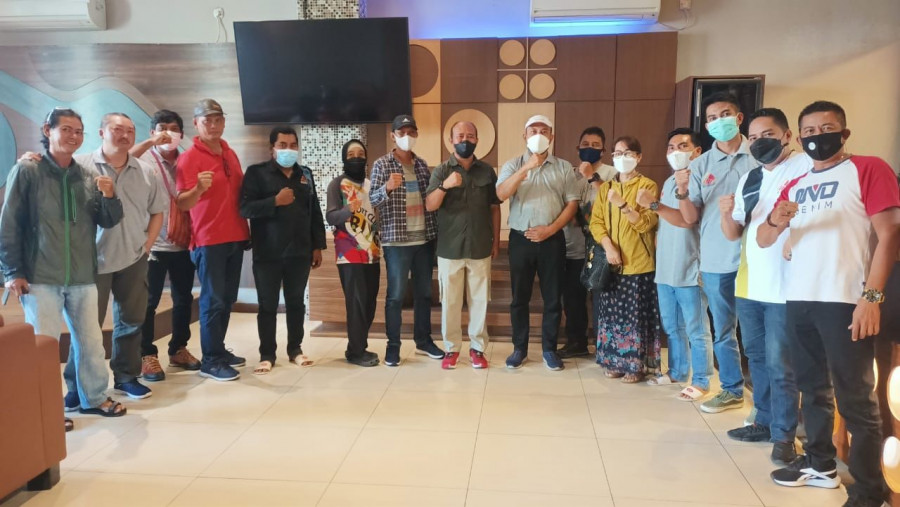 Foto bersama usai sidang Musprov FPTI dengan Ketua terpilih, Misbachul Choir (ditengah bersepatu merah) (Foto: istimewa)