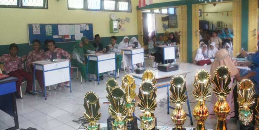 JUARA: SMP IT Nurul Ilmi kerap menyelenggarakan kegiatan lomba yang bersifat akademik dan nonakademik guna menggenjot bakat siswa. ( Heri / korankaltim)
