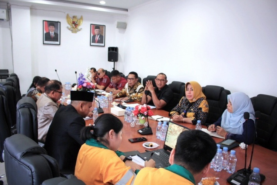 Pansus Pajak dan Retribusi Daerah bersama PT Kobexindo Cement, Kantor Imigrasi Kelas 1 Samarinda, Dinas Tenaga Kerja dan Transmigrasi Kaltim, dan Badan Pendapatan Daerah Kaltim membahas tenaga kerja asing. (HUMAS DPRD KALTIM)