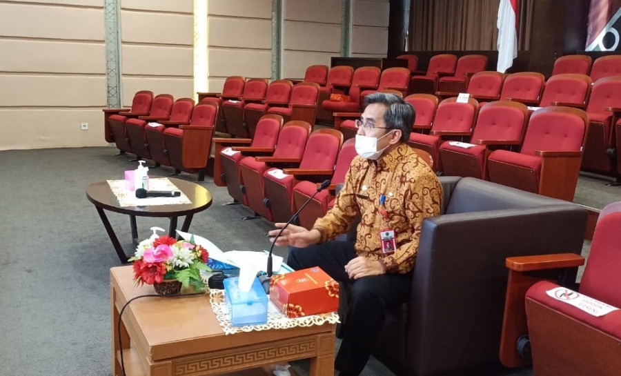 Asisten I Bidang Pemerintahan dan Kesejahteraan Rakyat (Pemkesra) Pemprov Kaltim, Muhammad Jauhar Effendi saat mengikuti Rakor virtual bersama pemerintah pusat (Foto: istimewa)