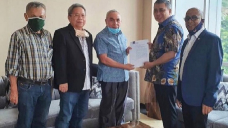 Beredar foto Isran Noor menerima SK sebagai Ketua DPW Nasdem Kaltim. SK diserahkan Waketum DPP Nasdem H Ahmad Ali didampingi Ketua Bappilu Teritorial Kalimantan Syarif Abdullah Alkadrie (foto: Istimewa)