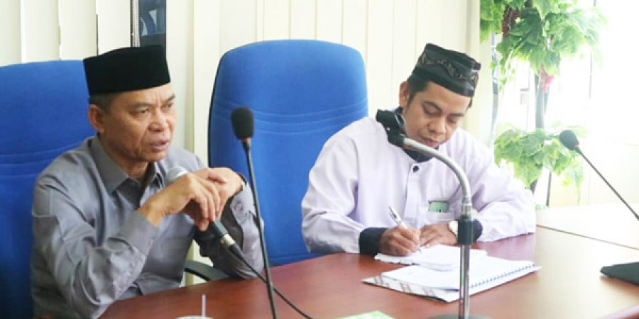 POTENSI: Kakanwil Kemenag Kaltim Sofyan Noor (kiri) bersama Ketua FOZ Kaltim Sumadi Jamil (kanan) membahas potensi zakat di Kaltim. (dok/fozkaltim)