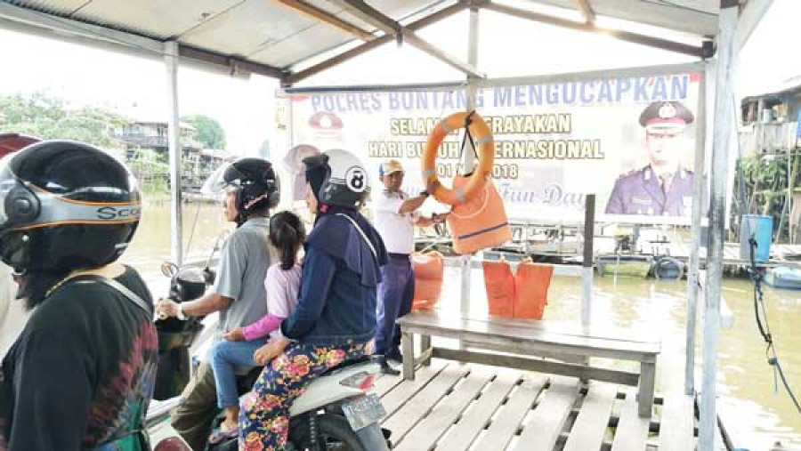 PENYEBERANGAN - Diishub mengaawasi secara ketat pelabuhan penyeberangan di Kutim.