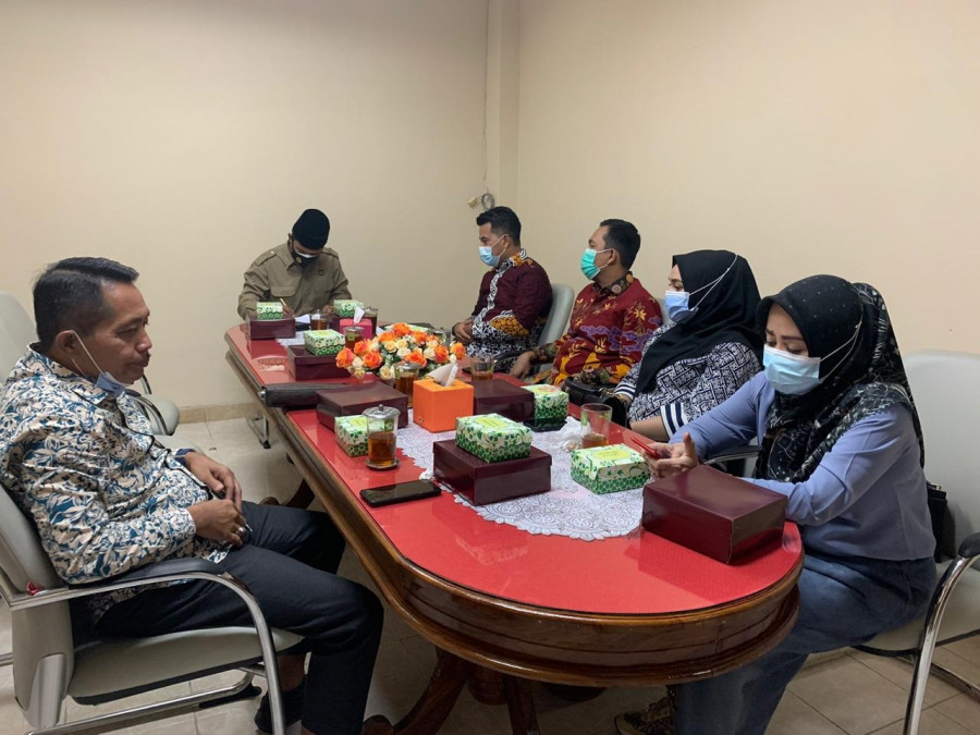 Segenap Personil Pansus 1 DPRD Paser saat berkunung ke Pemerintahan Daerah Kulon Proho. ( Foto: Ist/ Humas DPRD Paser)