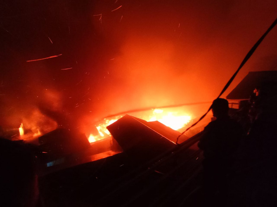 Api berkobar hebat hingga menghanguskan puluhan rumah di Gunung Bugis, Balikpapan Barat. (Foto: Istimewa)