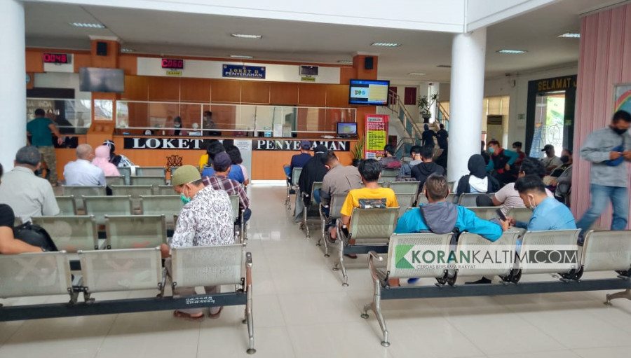 Pembayaran pajak kendaraan di Kantor Samsat Bersama Samarinda, Jalan M Yamin (Foto: permata/korankaltimcom)