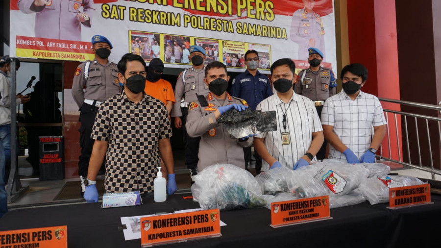 Kapolresta Samarinda Kombes Pol Ary Fadli saat rilis Rabu (20/4/2022) hari ini.(Foto:Nancy/korankaltim.com)