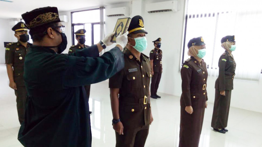 Pengmbilan sumpah terhadap tiga PNS di lingkungan Kejaksaan Berau. (Foto: Istimewa)