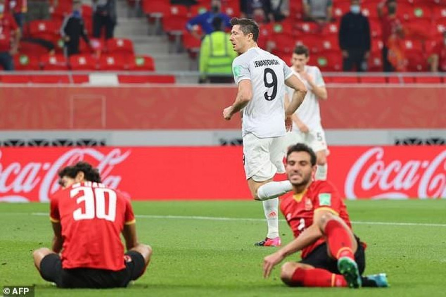 Robert Lewandowski (9), mencetak dua gol memastikan Bayern Munchen ke final FIFA Club World Club 2020. (dailymail)
