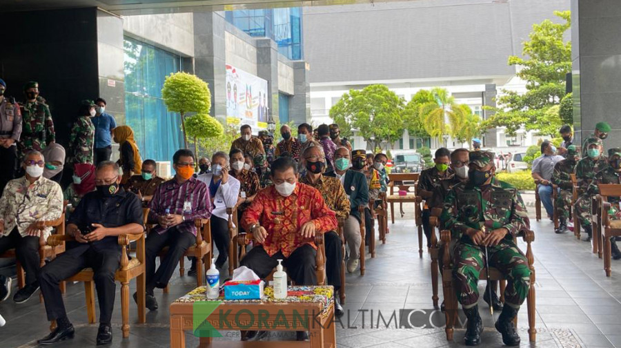 Konferensi pers usai Pencanangan Vaksin Covid-19 di tingat Pemprov Kaltim (permata/korankaltim.com)