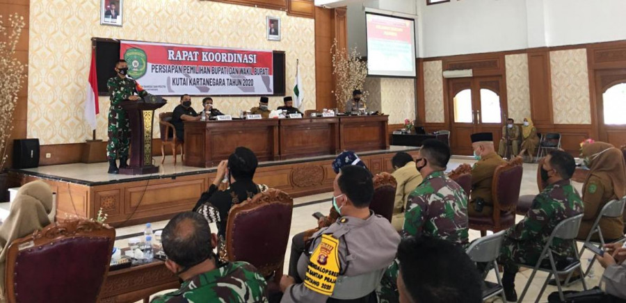 Dandim 0908/BTG Arh Choirul Huda saat memaparkan laporannya terkait kesiapan Pilkada yang menjadi wewenang Kodim0908/BTG (Foto: Reza Fahlevi/Korankaltim.com)