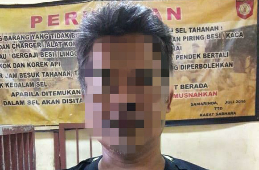 Jalankan bisnis judi online, pria paruh baya diringkus jajaran Reskrim Polresta Samarinda bersama dengan barang bukti di rumahnya. (Foto: Ist)