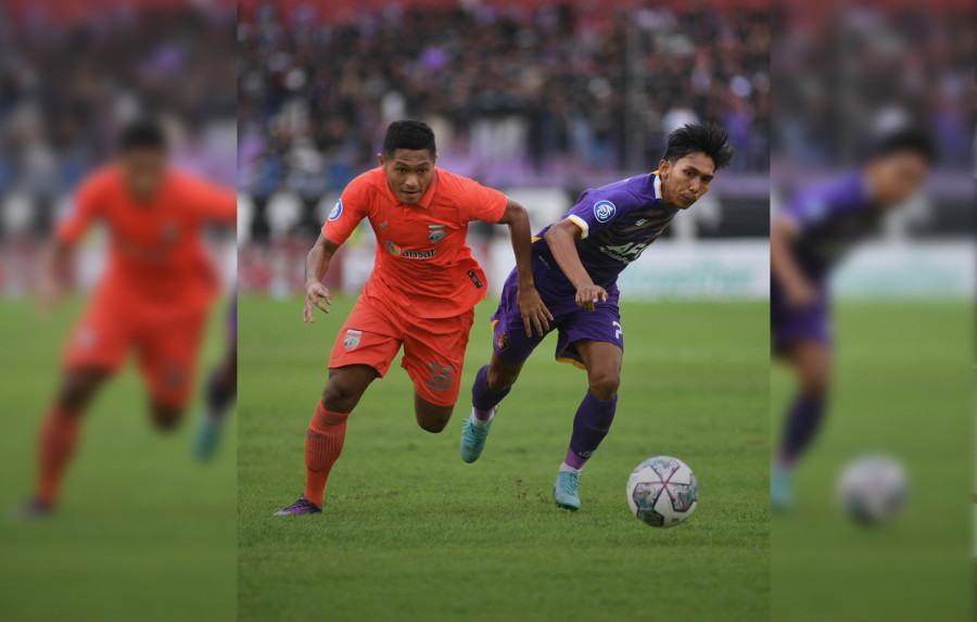 Fajar Fathur Rahman, Pemain Borneo Fc saat berusaha melewati Pemain Persik Kediri. (Foto: Borneo FC Facebook)