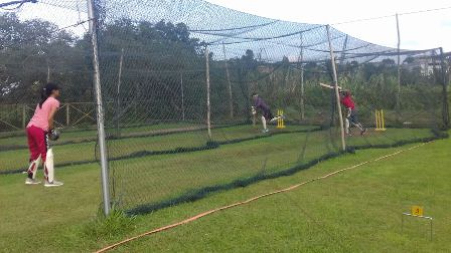 Siap Juara: Skuad Criket Samarinda saat berlatih untuk persiapan Kejurprov sekaligus Pra Porprov yang akan digelar di Stadion Madya Sempaja, Samarinda. (FOTO: NANCY/KK)