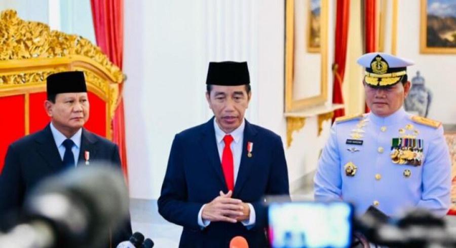 Presiden Joko Widodo menyampaikan sejumlah arahan kepada Panglima TNI Laksamana Yudo Margono (Biro Pers Setpres)