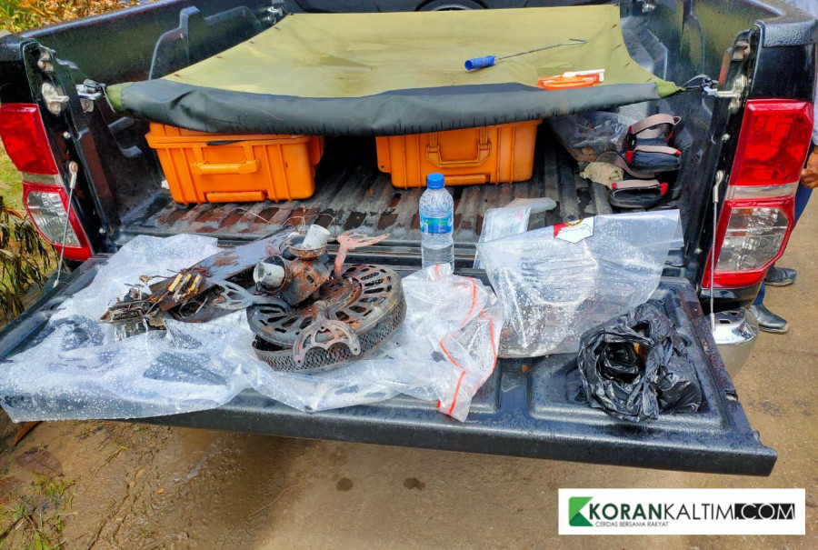 Barang bukti yang dikumpulkan tim Inafis Polres Kukar di lokasi kebakaran. (Foto: Reza Fahlevi/Korankaltim.com)