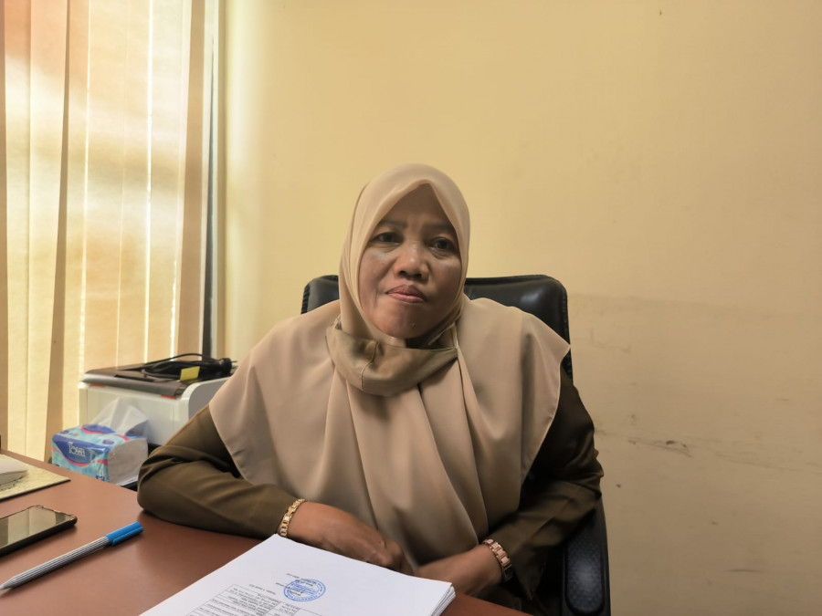 Pelaksana Tugas (Plt) Kepala Dinas Disdukcapil PPU, Mawar. (Foto: Erwin/Korankaltim.com)