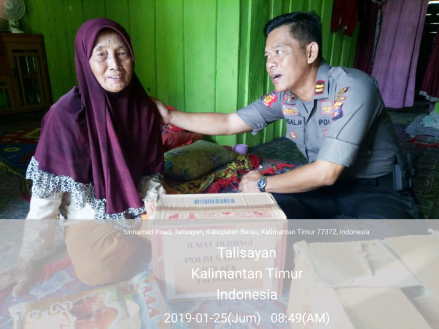 Kapolsek talisayan yang memberikan suport kepada nenek salimah