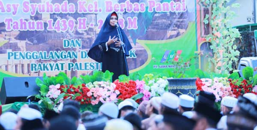 APRESIASI KEGIATAN: Wali Kota Neni Moeniaeni memberikan apresiasi terhadap pelaksanaan buka puasa akbar di Berbas Pantai.