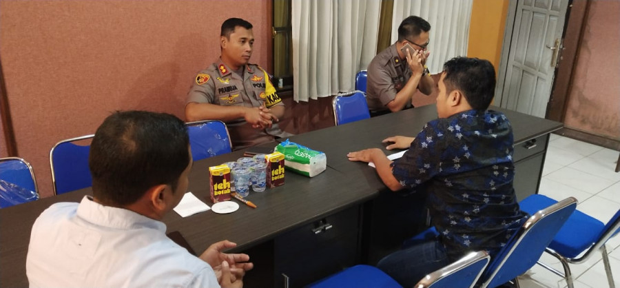 Kapolres berau didampingi kabang ops saat berkoordinasi bersama ketua kpu berau terkait sidang pleno kpu