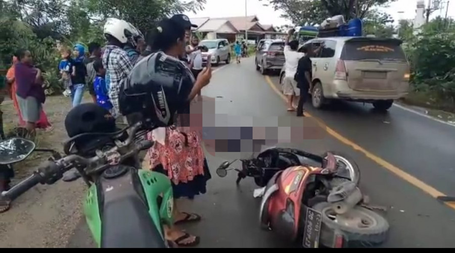 Kondisi saat kejadian tabrakan maut antara sepda motor dan truck. (istimewa)