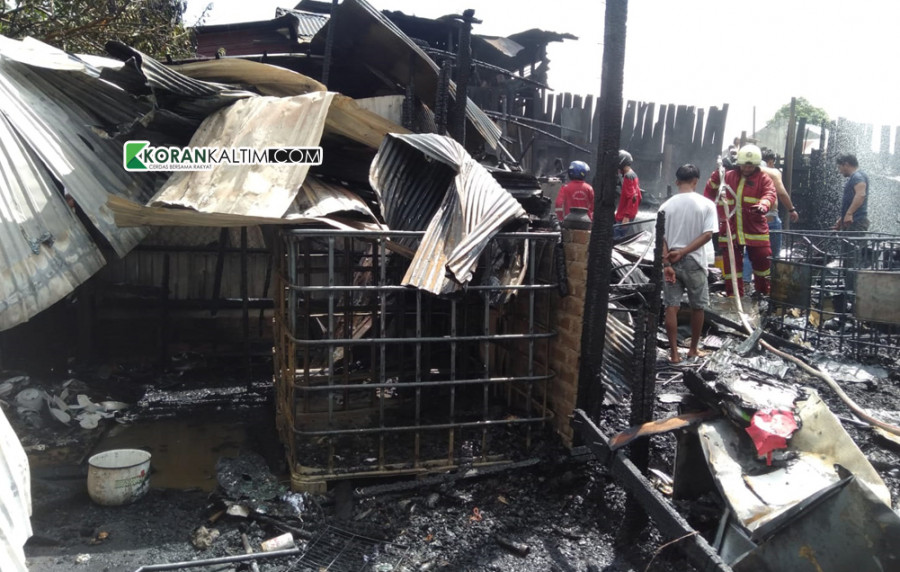 Kapasitas tandon 1000 liter dugaan berisi solar, yang ludes terbakar pada Senin (13/6/2022). (Foto: Nancy/Korankaltim.com)