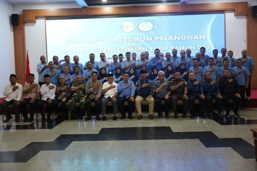 Bupati saat acara Pengukuhan Forum Pelanggan Tirta Mahakam (prokom)