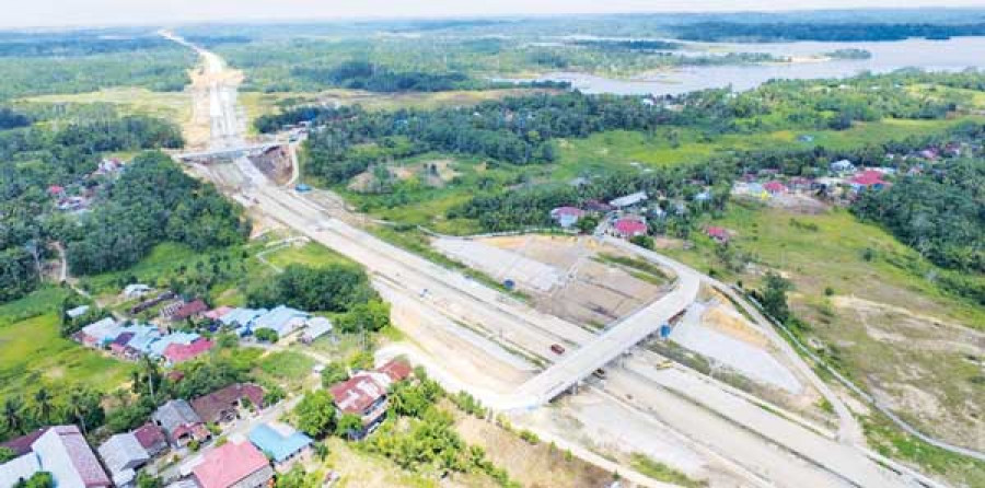 SEJUMLAH proyek infrastruktur yang telah diselesaikan Gubernur Awang Faroek dalam dua periode kepemimpinannya. Ada Bandara Sultan Aji Muhammad Sulaiman di Sepinggan Balikpapan, Pelabuhan Internasional dan Terminal Peti Kemas Kariangau, Jalan Tol Balikpapa
