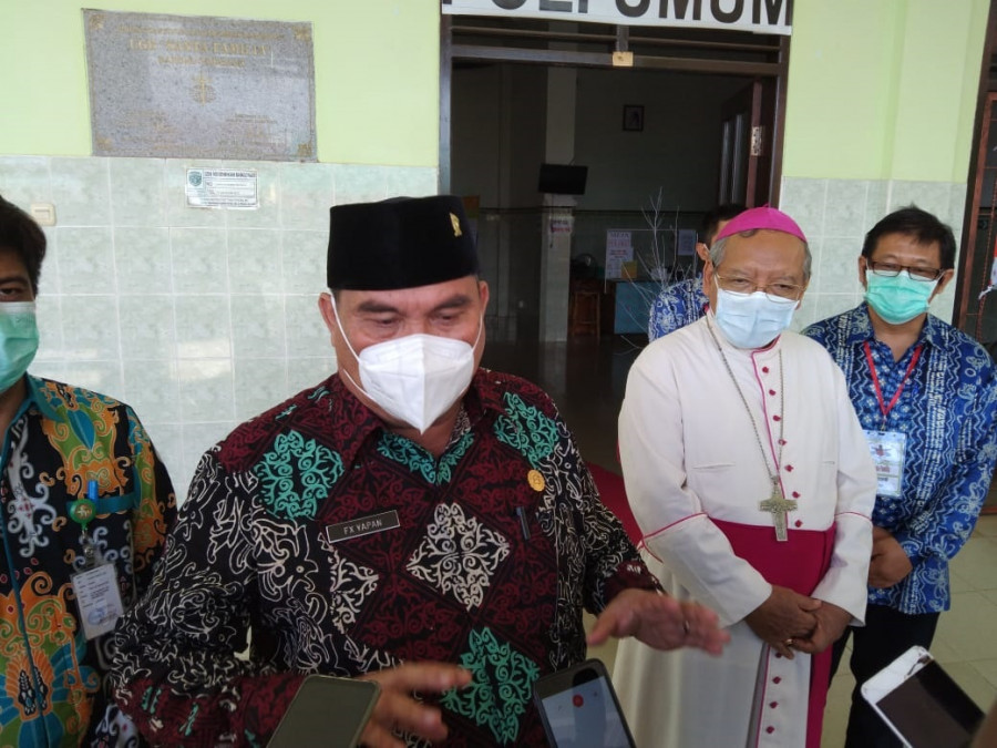 Bupati Kubar, FX Yapan