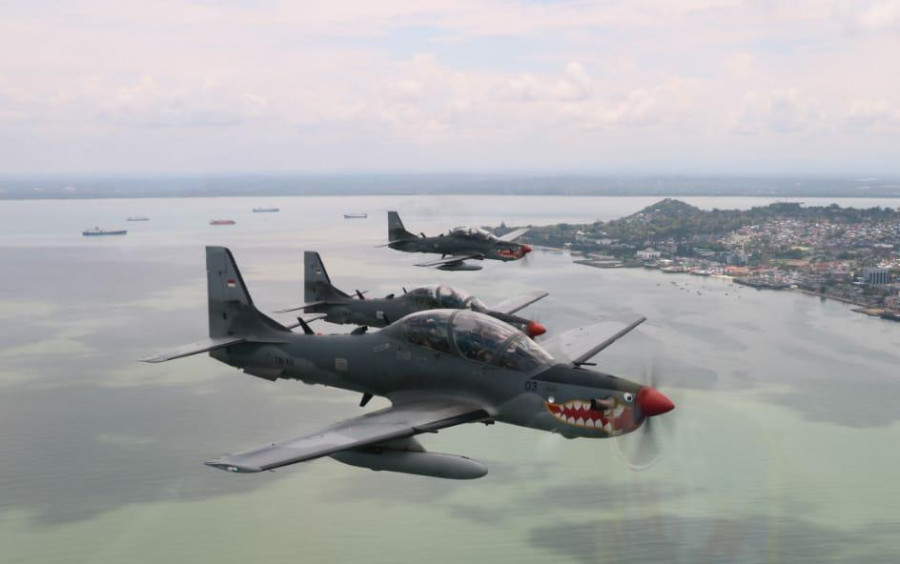Pesawat tempur Super Tucano yang melakukan patroli wilayah perbatasan di perairan Ambalat. (Istimewa/KoranKaltim)