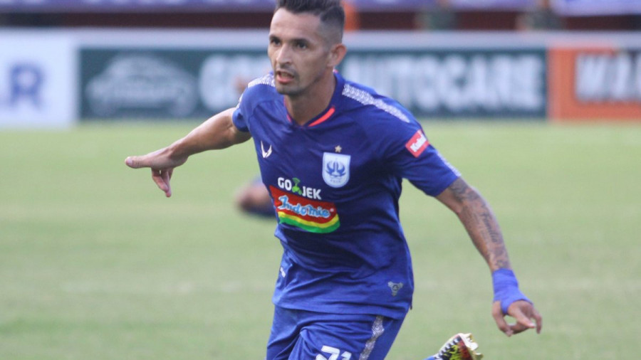 Kontrak tak diperpanjang di PSIS Semarang dan kuota pemain asing penuh di Persija membuat Silvio Escobar dipinjamkan ke Mitra Kukar. Namun statusnya masih menggantung. (psis twitter)