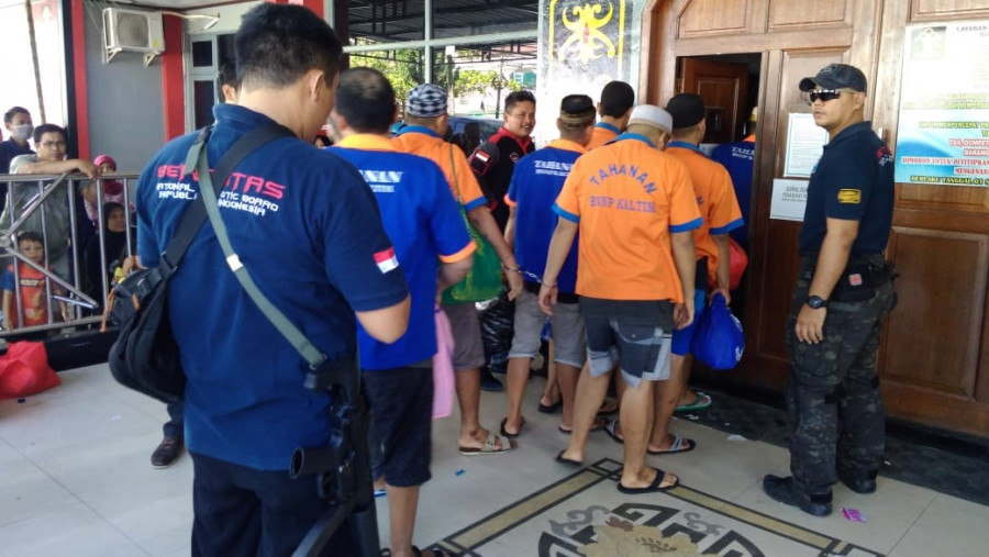 22 tahanan BNN yang selama lebaran akan dititipkan di Rutan Klas II A Samarinda Sempaja pada Rabu (29/5). (foto: Nancy/KoranKaltim.com)