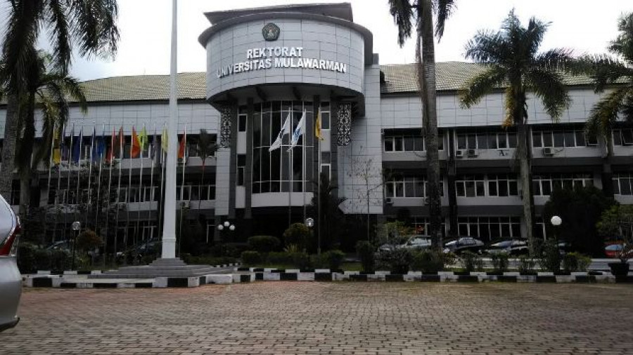 Gedung Rektorat UNMUL Samarinda yang sebentar lagi akan terjadi pergantian rektor.
