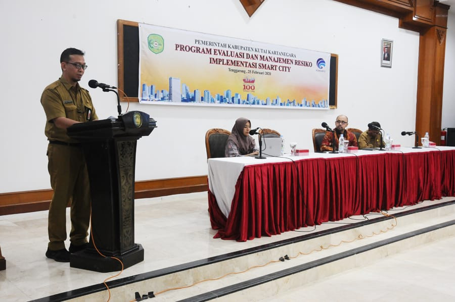 Asisten III Setkab Kukar, Irfan Pranata saat memberikan sambutan pada evaluasi dan manajemen resiko Smart City, Selasa (25/2/2020) (Foto: Istimewa)