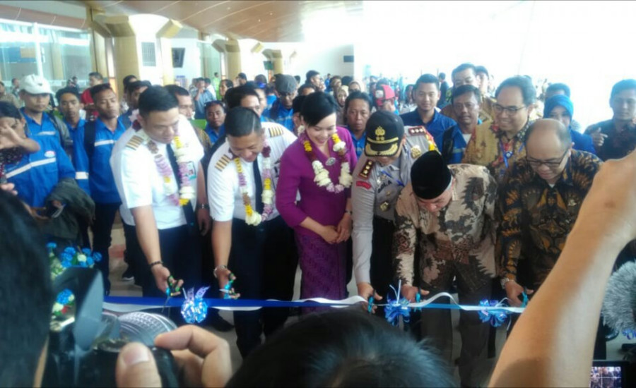 Isran Noor melepas penerbangan perdana Garuda Indonesia di APT Pranoto