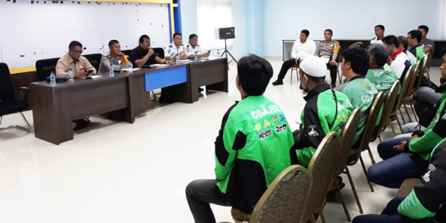 MASIH MEDIASI: Suasana pertemuan antara perwakilan driver online dengan DPRD, Polres dan Dishub Balikpapan tadi pagi.