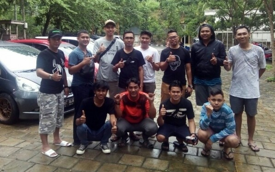 Panitia dan perwakilan peserta Selyca Mulia Drag Wars 2018.