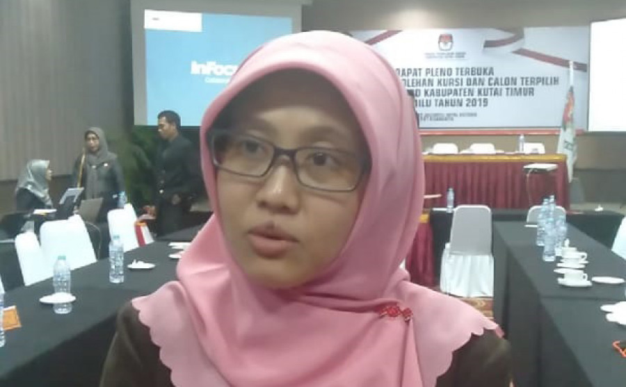 Ketua KPU Kutim, Ulfa Jamilatul Farida saat pleno waktu lalu ( Foto: Zulhamri/korankaltimcom)