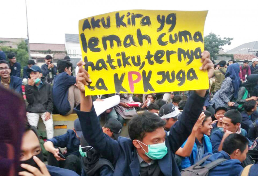 Spanduk Mahasiswa Pendemo ( Foto: Internet )